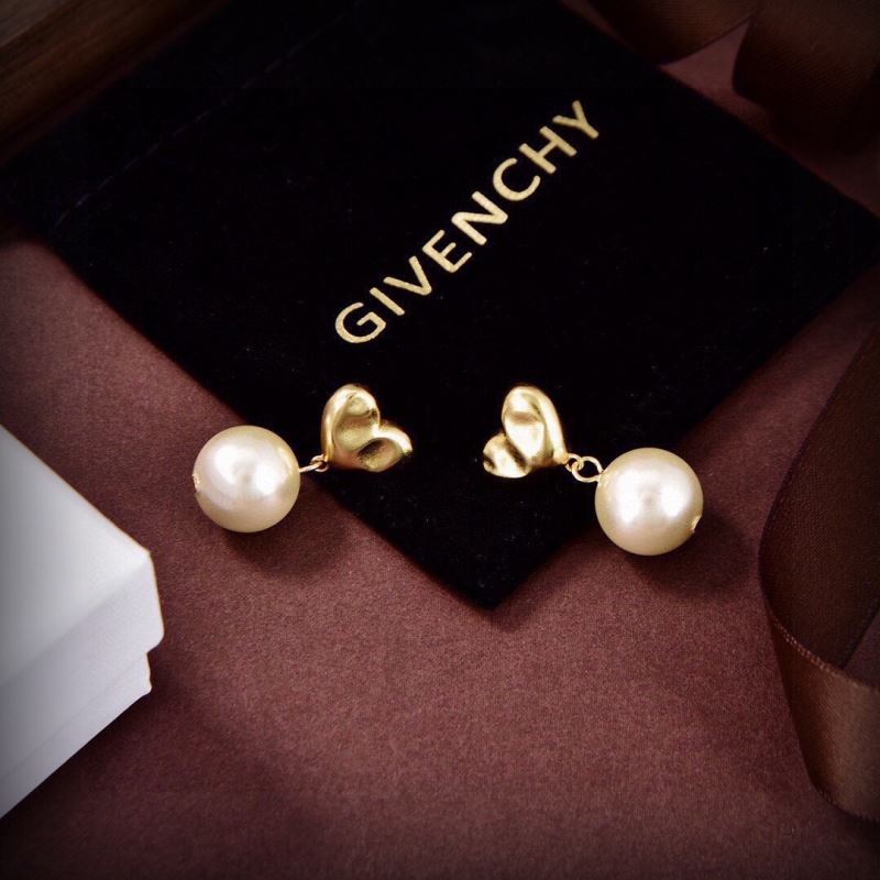 GIVENCHY
